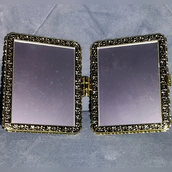 Up cycled Mirror Compact - Picture 2 of 3